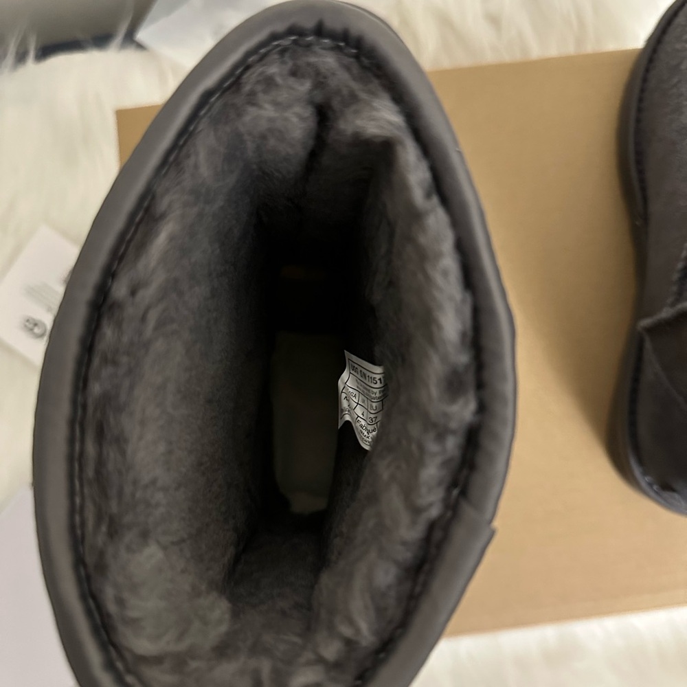 🆕 UGG Short Gray Matte Marble Boots - Size: 6 - Picture 5 of 13